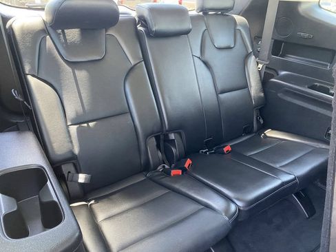 Used 2025 Kia Telluride LX FWD image 18