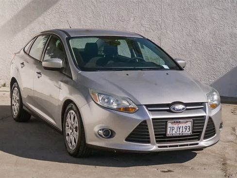 Used 2012 Ford Focus SE image 3