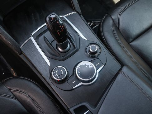 Used 2019 Alfa Romeo Stelvio RWD image 20