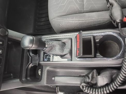 Used 2016 Toyota Tacoma TRD Off-Road image 16