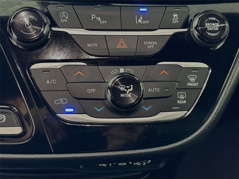 Used 2025 Chrysler Pacifica Select FWD image 9