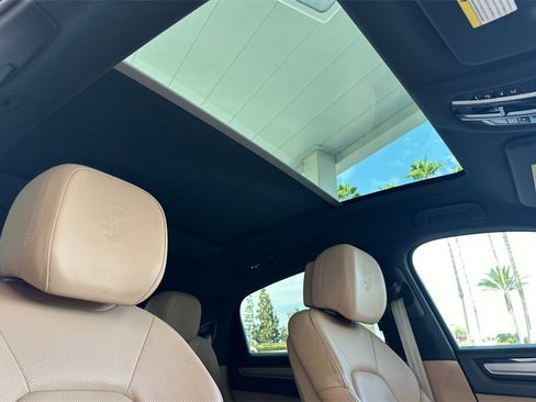 Used 2023 Porsche Cayenne Platinum Edition image 20