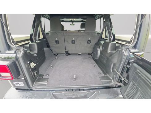 Used 2023 Jeep Wrangler Unlimited Sahara w/ Cold Weather Group AWD/4WD image 17