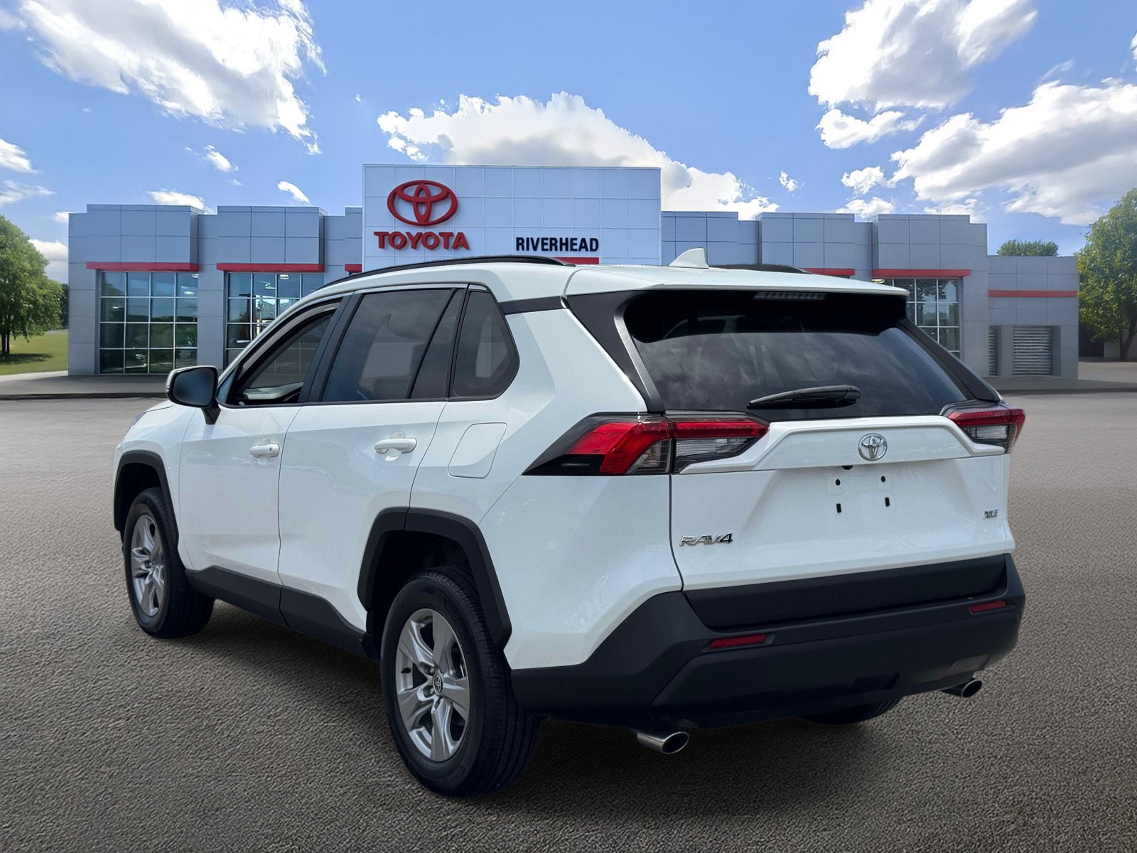Used 2025 Toyota RAV4 XLE FWD image 5