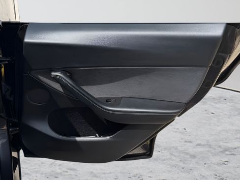 Used 2024 Tesla Model Y Long Range RWD image 38