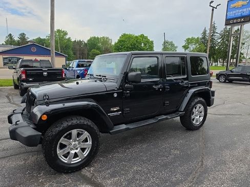 Used 2013 Jeep Wrangler Unlimited Sahara w/ Dual Top Group AWD/4WD image 3