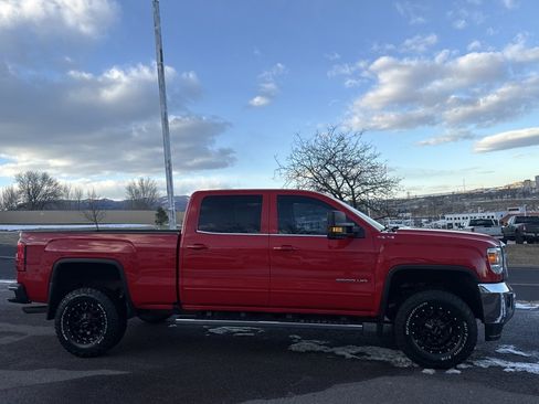 Used 2017 GMC Sierra 2500 SLE w/ HD SLE Preferred Plus Package image 8