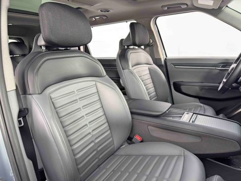 Used 2024 Kia EV9 Land image 40