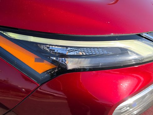 Used 2023 Nissan Rogue SV FWD image 11