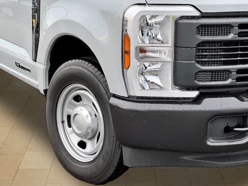 New 2025 Ford F350 XL w/ 360-Degree Camera Package RWD image 38