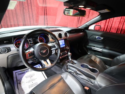 Used 2020 Ford Mustang Premium image 12