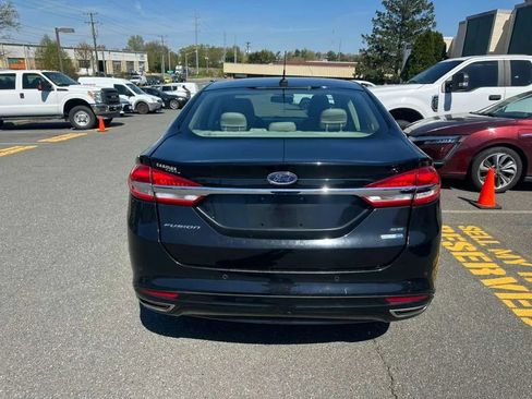 Used 2017 Ford Fusion SE w/ Fusion SE Technology Package image 6