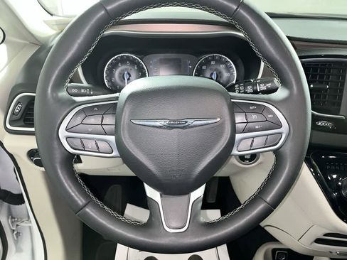 Used 2024 Chrysler Voyager LX image 16