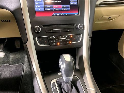 Used 2016 Ford Fusion SE w/ Equipment Group 202A FWD image 25