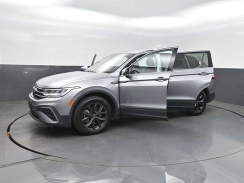 Used 2024 Volkswagen Tiguan SE FWD image 37