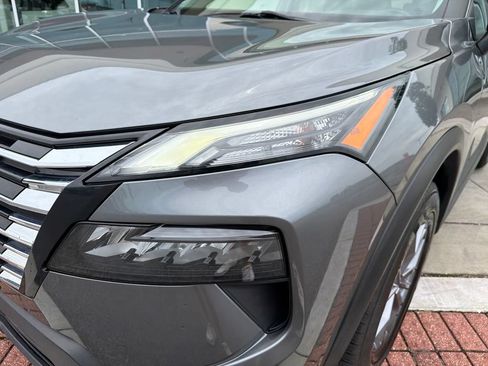 Used 2024 Nissan Rogue S AWD/4WD image 12