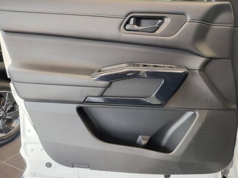 Certified 2024 Nissan Pathfinder SV FWD image 27