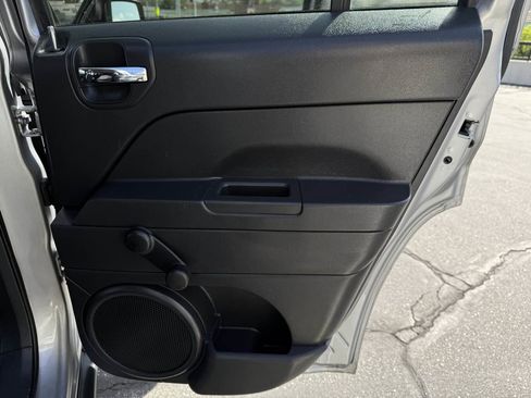 Used 2016 Jeep Patriot Sport image 29