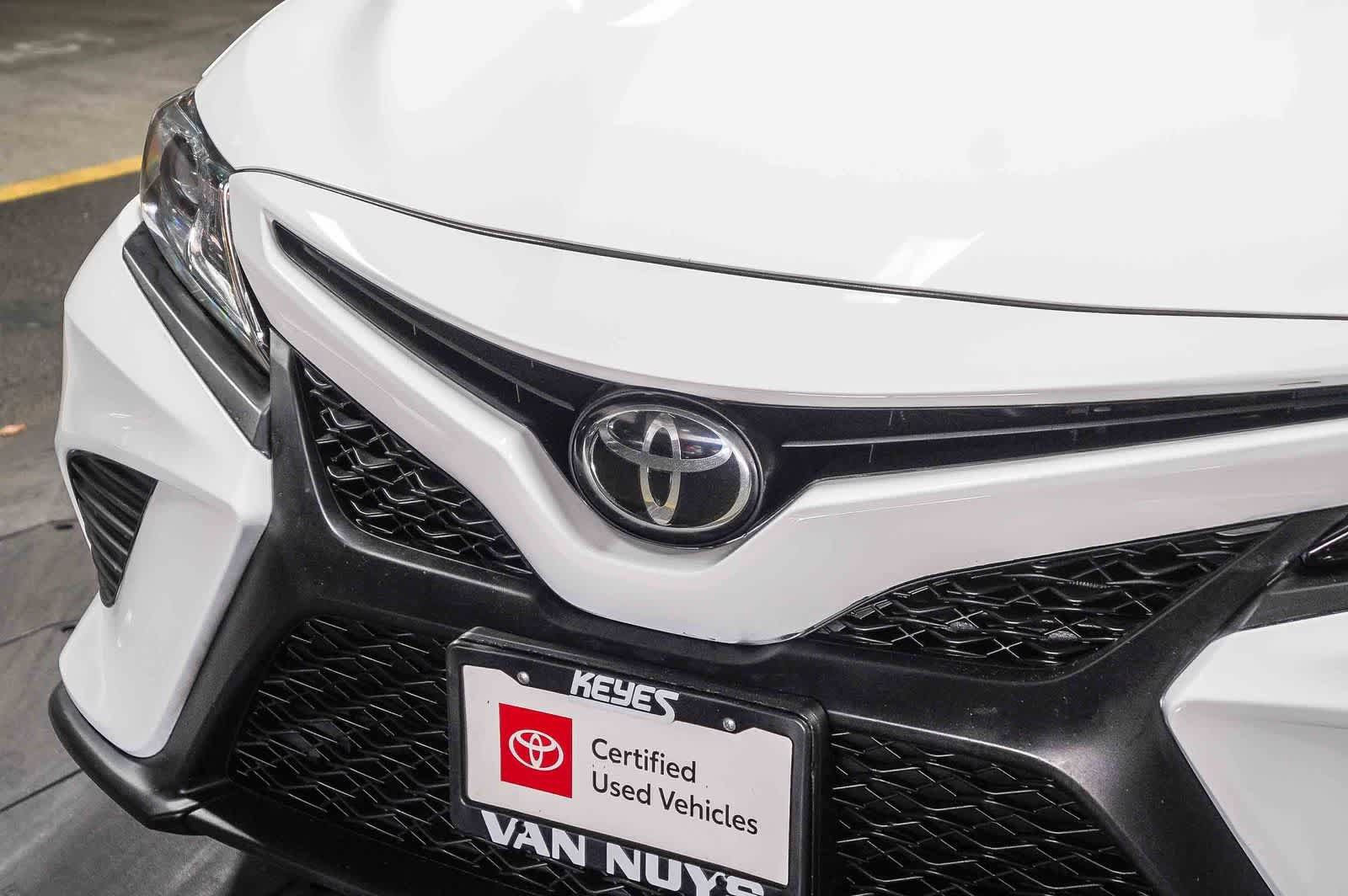 Used 2020 Toyota Camry SE FWD image 8