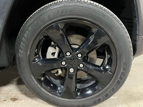 Used 2023 Jeep Grand Cherokee Altitude image 13