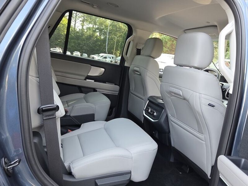 New 2027 Ford Expedition Active RWD image 17