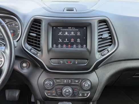 Used 2020 Jeep Cherokee Latitude Lux w/ Comfort/Convenience Group AWD/4WD image 19