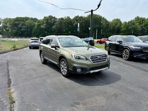 Used 2017 Subaru Outback 3.6R Touring w/ Popular Package #5A AWD/4WD image 3