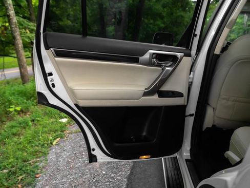 Used 2020 Lexus GX 460 AWD/4WD image 34