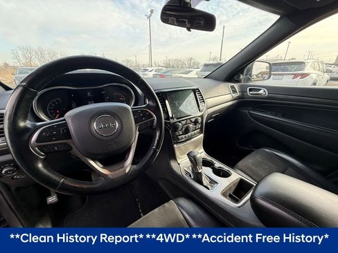 Used 2021 Jeep Grand Cherokee Laredo X image 2