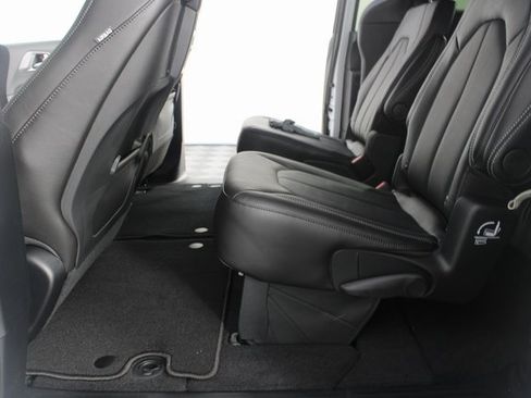 New 2026 Chrysler Pacifica Select image 17
