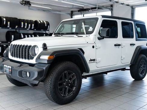 Used 2025 Jeep Wrangler Unlimited Sport AWD/4WD image 3