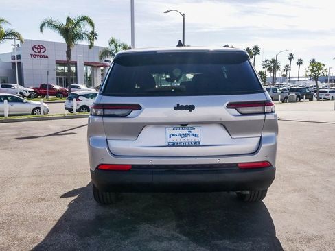 Used 2023 Jeep Grand Cherokee L Laredo image 8