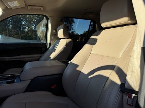 Used 2024 Ford Expedition XLT image 14