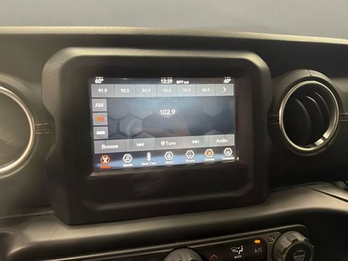 Used 2018 Jeep Wrangler Unlimited Sahara w/ Dual Top Group AWD/4WD image 37