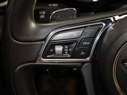 Used 2018 Bentley Bentayga image 47