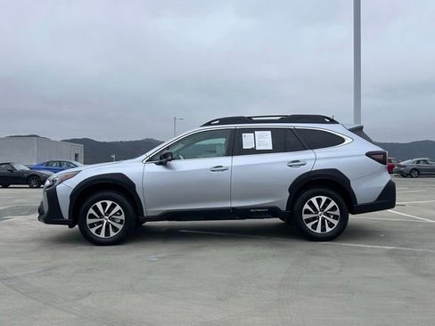 Certified 2025 Subaru Outback Premium AWD/4WD image 8