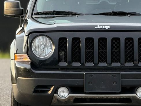 Used 2017 Jeep Patriot High Altitude AWD/4WD image 11