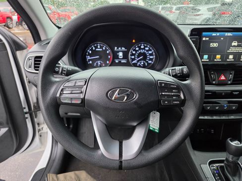 Used 2018 Hyundai Elantra GT FWD image 6