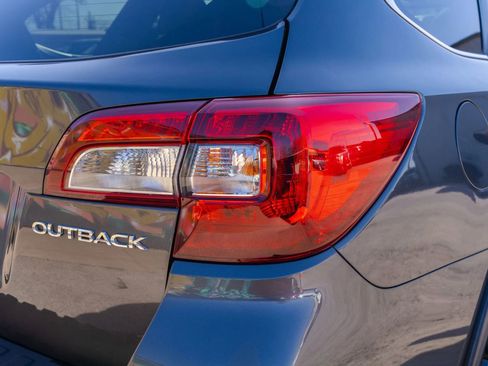 Used 2018 Subaru Outback 2.5i Limited image 14