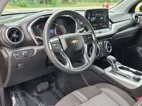 Used 2025 Chevrolet Blazer LT FWD image 29