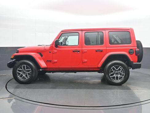 Used 2025 Jeep Wrangler Unlimited Sahara AWD/4WD image 3