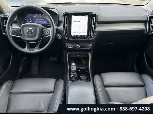 Used 2025 Volvo XC40 B5 Plus image 12