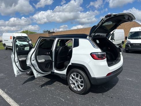 Used 2025 Jeep Compass Limited AWD/4WD image 21