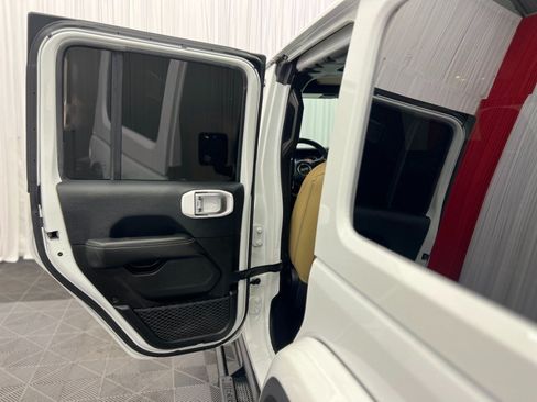Used 2019 Jeep Wrangler Unlimited Sahara w/ Safety Group AWD/4WD image 25