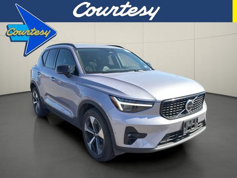Used 2026 Volvo XC40 B5 Plus AWD/4WD image 1