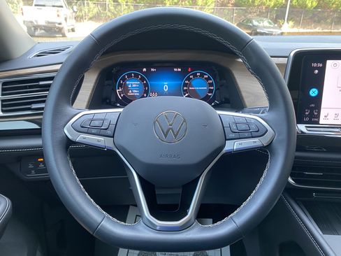 Used 2025 Volkswagen Atlas SE FWD image 18