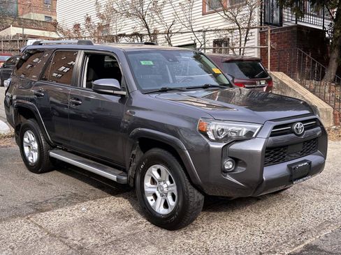 Used 2022 Toyota 4Runner SR5 image 7