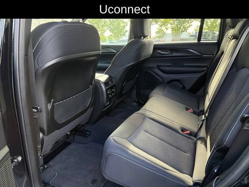 Used 2025 Jeep Grand Cherokee Laredo AWD/4WD image 12