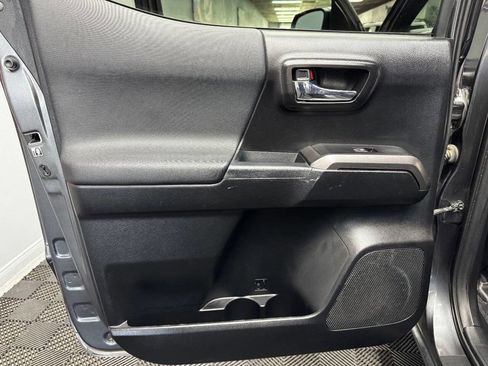 Used 2018 Toyota Tacoma TRD Sport AWD/4WD image 43