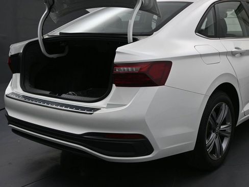 Used 2023 Volkswagen Jetta SE w/ Panoramic Sunroof Package FWD image 12